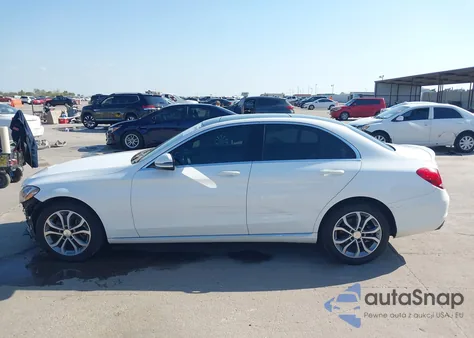 2016 Mercedes-Benz C 300 4Matic из США, поврежденный, VIN 55SWF4KB5GU109384